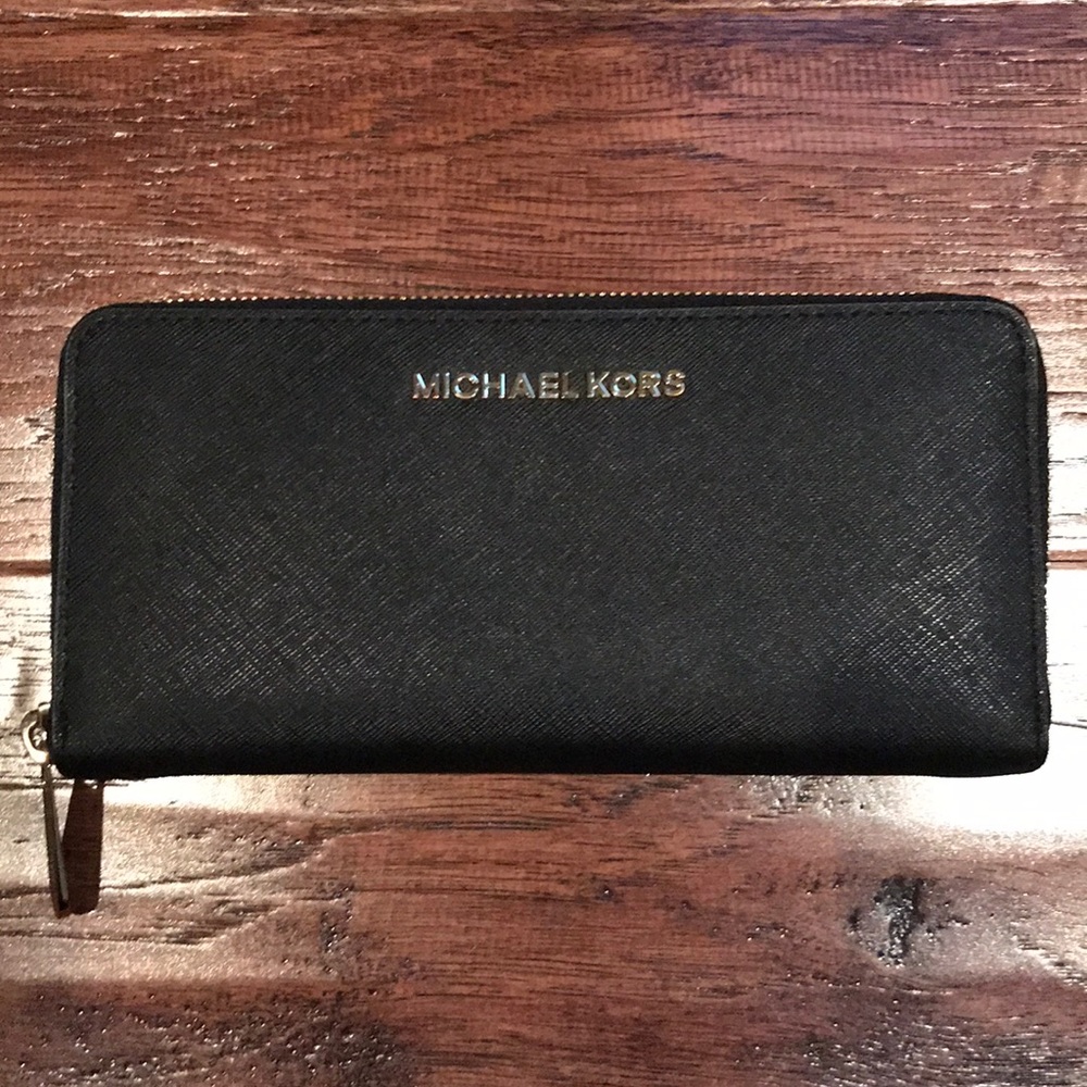 Flawless!! Michael Kors Wallet